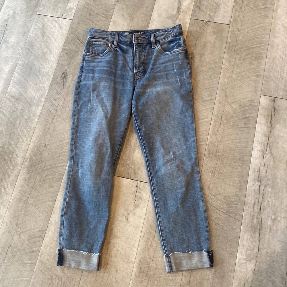 Amy Mid Rise Crop Straight Leg